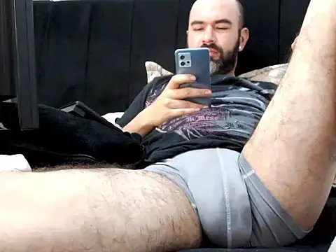 Chatroom XXX en direct de hairyandbigmann