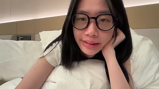 Nooneknowspoppy - naked doggy 全裸后入姿势