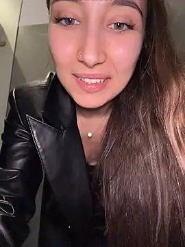 ICrazyOneIRL élő XXX-chatje