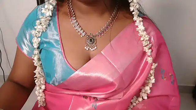 Dhiyapink - nude show