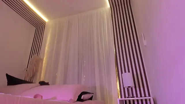 Samaantha-White - twerk + spank hard 🍑