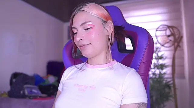 Rebecah_1のライブXXXチャット