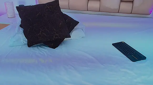ShallomMuse - 🥵Put 2 Fingers on pussy and 1 asshole