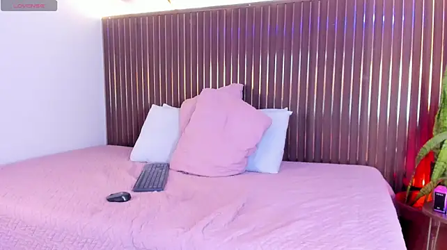 HoneyMilf_ - Naughty Spank