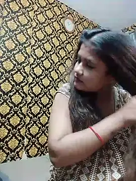 Hot_desi_bb2 élő XXX-chatje