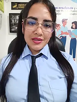 MAYE__13 Adlı Modelin Canlı XXX Sohbeti