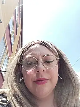 Bela-outdoor - I lick my fingers and wet my nipples W