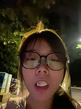 Puting_q - 户外偷偷闪露