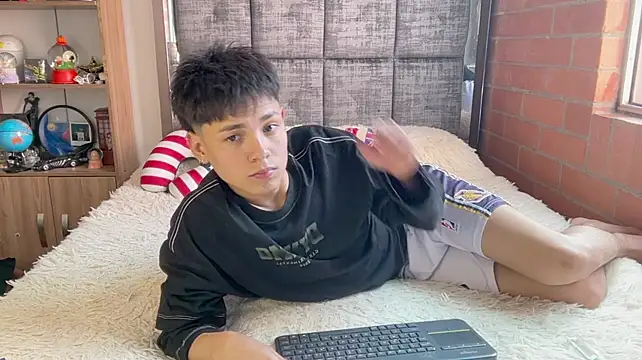 Andy_Belier23 Chat XXX in diretta