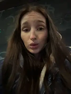 -missbehaving-'s Live XXX Chat