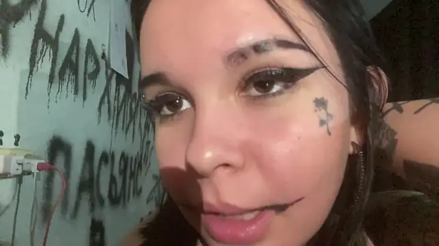 Traxxxmaniac - 🍑Touch my pussy it's all wet.