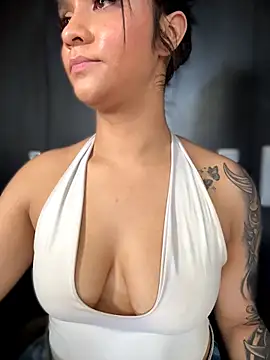 Isabella-Teen Adlı Modelin Canlı XXX Sohbeti