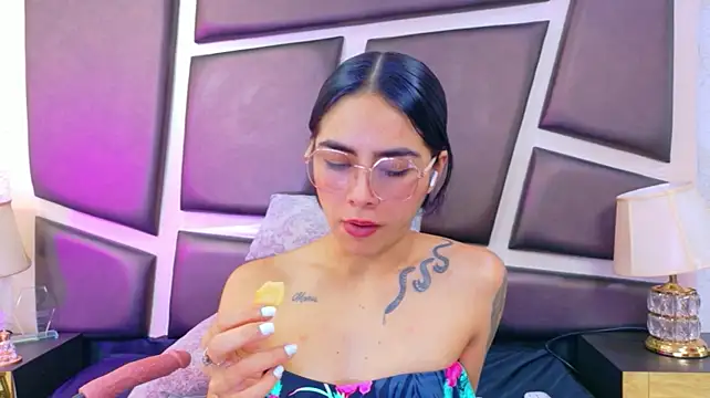 XXX chat uživo modela NicoleEsposito
