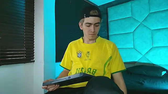 دردشة Tyler_Mcrey الجنسية المباشرة