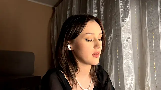 ShannanWohlers - teasing you with my collarbone <3