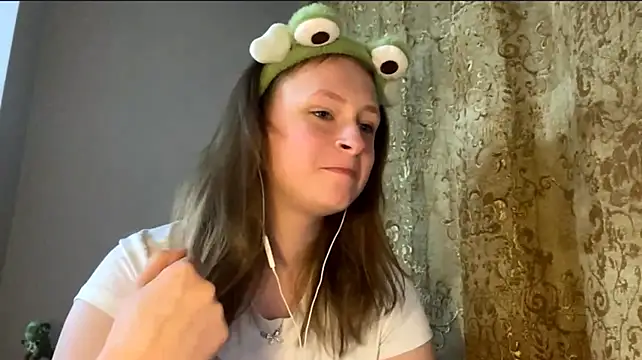 KarimaStubbe - Give me a cute wink