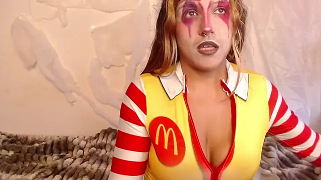 Heyitsyoss - clown oil boobs + tittyjob