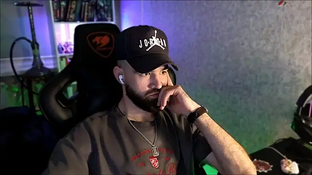 צ'אט XXX בשידור חי של _Serious_Man