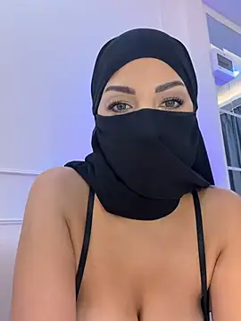 Amberonee31 Adlı Modelin Canlı XXX Sohbeti