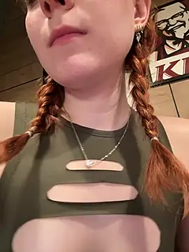 Freaky__Nikki - PINCH CLIT + PUSSY SPREAD