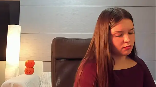 צ'אט XXX בשידור חי של Laraaa_Loom