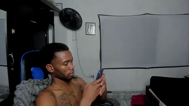 צ'אט XXX בשידור חי של Kofi_exotic_2