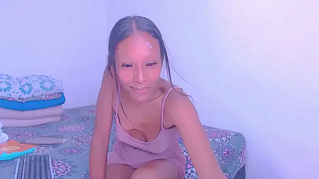 XXX chat uživo modela monserrath_bitch_naughty