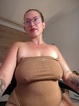 halaaa_1's Live XXX Chat