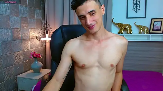 FelipeFriendly Live XXX Chat