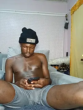 Originatin élő XXX-chatje