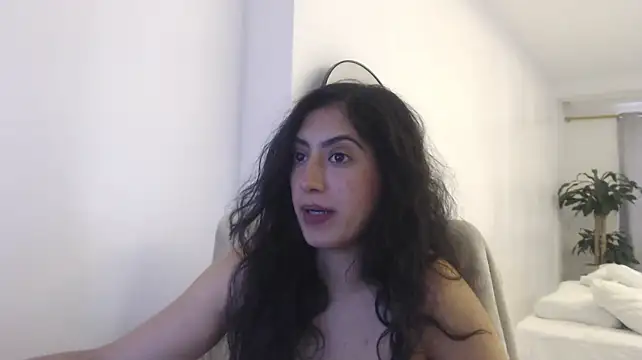 Chat XXX en directo de MIYESSI