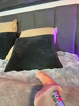 Luna_blanncoo - Spit on my tits + rub pussy