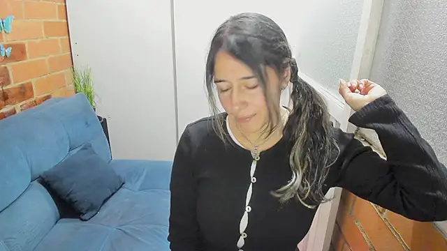 Penelope47 - naked dance and oil