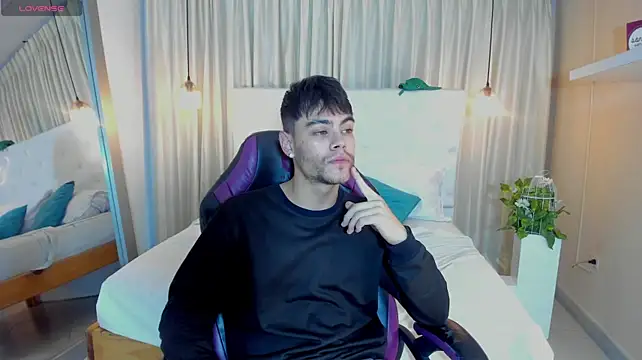 Lycan____ Live XXX Chat