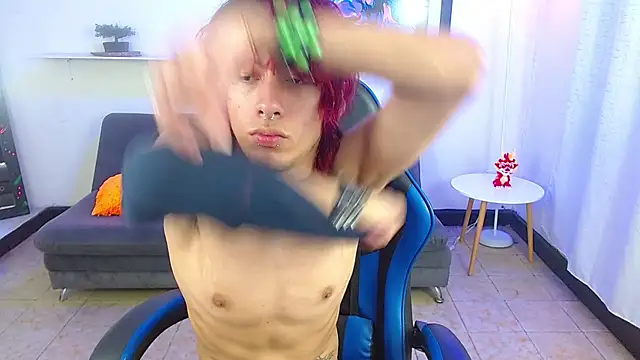 adriaan_18 live XXX chat