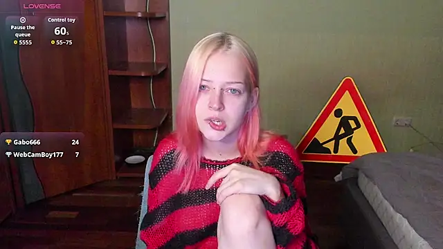 PetiteLia_ Chat XXX in diretta