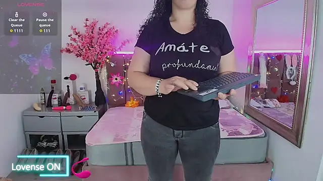 Zaly_mature - Full naked and zoom tits and ass