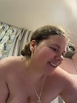 BootyfulVal - Shake naked ass😁