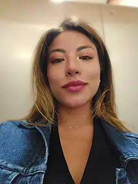 Karen_San_Miguel - Open Botton + play nipples 😈
