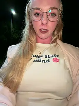 LinaLeana - Lt Outdoor Squirt Video 📹
