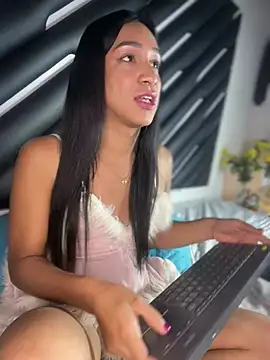 Chat +18 de Ashly_Miller ao vivo