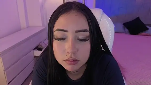 Онлайн чат XXX iam_sofiia