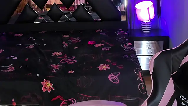 Linda4Petite