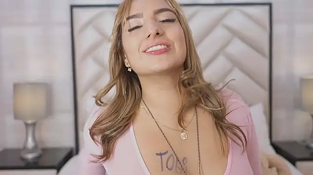 KikiiLove - suck dildo