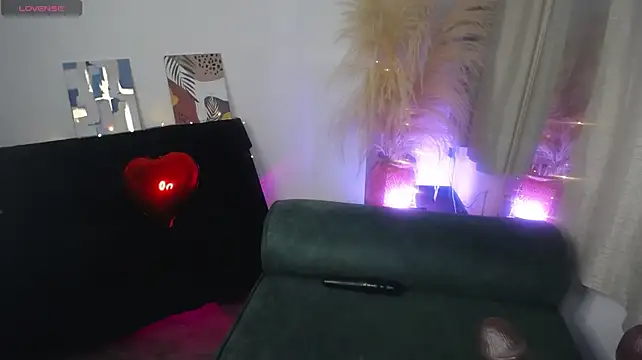 teylo80as' Live XXX Chat