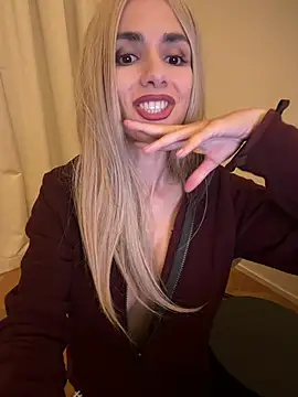 Bustygirl98 - TOPLESS AND DEEPTHROAT
