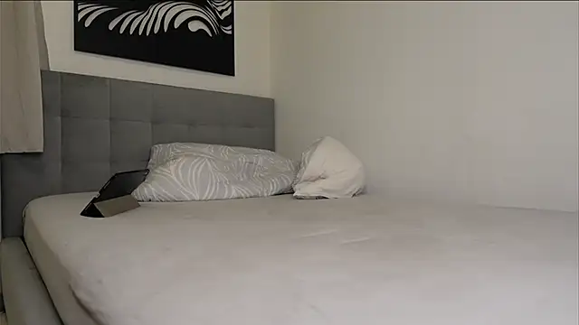 Carlycrush_ - STRIP IN DESSOUS + 4 MIN TOY CONTROL