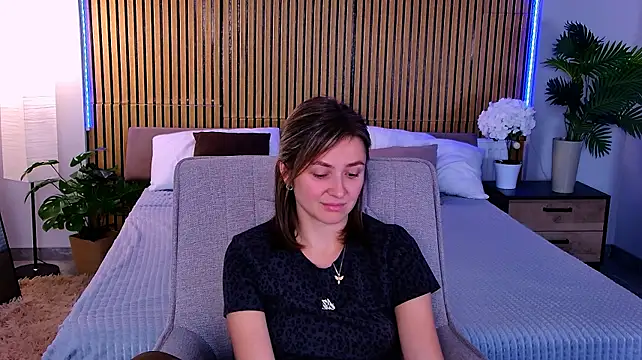 EmeraldGlow Live XXX Chat