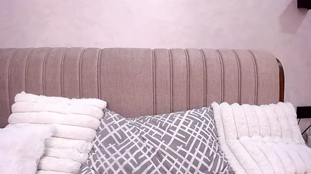 TinyKim_ Chat XXX in diretta