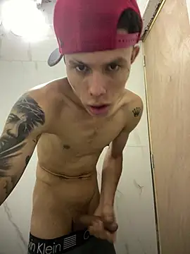 XXX chat uživo modela LuiguiMoore